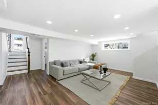 20 Briarwood Ln, Plainview, NY 11803 - Photo 17