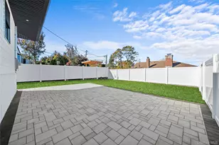 20 Briarwood Ln, Plainview, NY 11803 - Photo 33