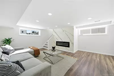 20 Briarwood Lane, Plainview, NY 11803 - Photo 15