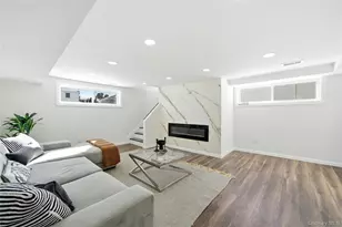 20 Briarwood Ln, Plainview, NY 11803 - Photo 15