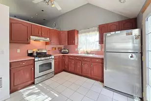 12 Willow St, Selden, NY 11784 - Photo 5