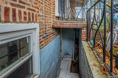 17715 Troutville Road, Jamaica, NY 11434 - Photo 5