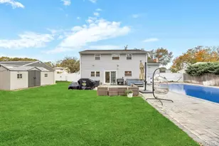 37 Fiesta Dr, Centereach, NY 11720 - Photo 5