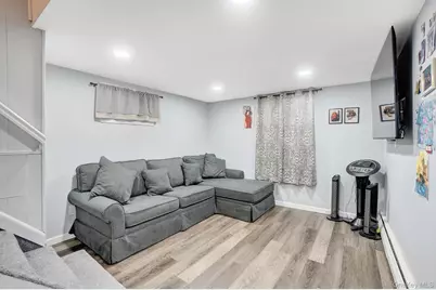 18 Cambridge Avenue, Bethpage, NY 11714 - Photo 15