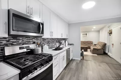 18 Cambridge Avenue, Bethpage, NY 11714 - Photo 5