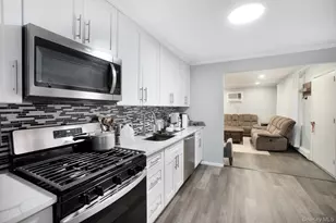 18 Cambridge Ave, Bethpage, NY 11714 - Photo 5