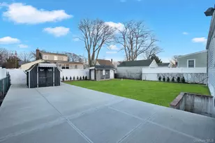 18 Cambridge Ave, Bethpage, NY 11714 - Photo 19