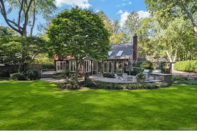 87 McCulloch Drive, Dix Hills, NY 11746 - Photo 3