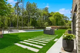 16 Walker Ct, East Quogue, NY 11942 - Photo 9