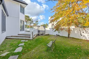 21 Pine Edge Pl, Dix Hills, NY 11746 - Photo 37