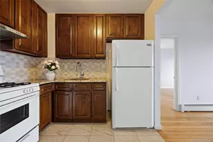 136-21 Latimer Pl, Flushing, NY 11354 - Photo 7