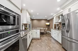 3 Aron Dr, Woodbury, NY 11797 - Photo 11