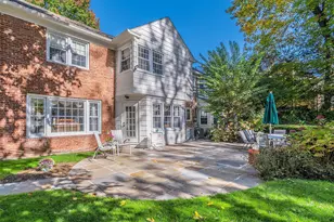 38 Wensley Dr, Great Neck, NY 11021 - Photo 35