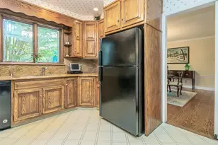 38 Wensley Dr, Great Neck, NY 11021 - Photo 13