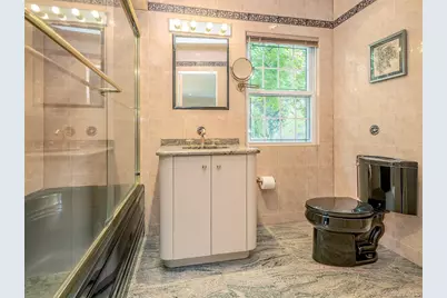 38 Wensley Drive, Great Neck, NY 11021 - Photo 23