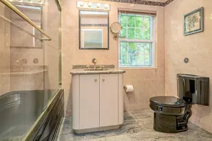 38 Wensley Dr, Great Neck, NY 11021 - Photo 23