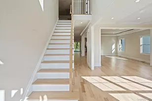 47 Netz Pl, Albertson, NY 11507 - Photo 3