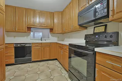 21 Bruce Lane, Valhalla, NY 10595 - Photo 13