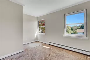 20 Gabon Ln, Coram, NY 11727 - Photo 17