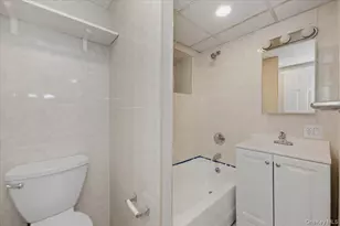 924 Hollywood Ave, Bronx, NY 10465 - Photo 21