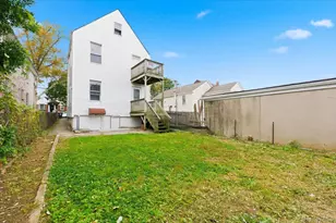 924 Hollywood Ave, Bronx, NY 10465 - Photo 23