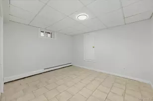 924 Hollywood Ave, Bronx, NY 10465 - Photo 19