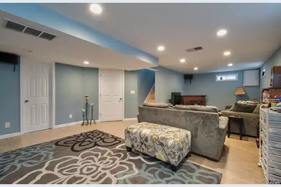 15 Janet Drive, Plainview, NY 11803 - Photo 13