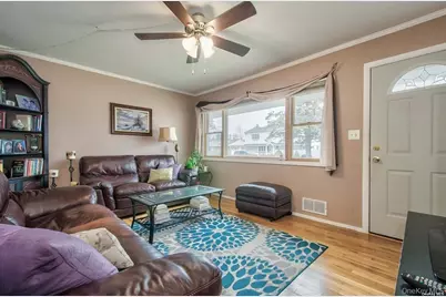 15 Janet Drive, Plainview, NY 11803 - Photo 9