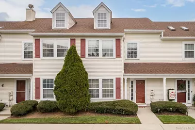 28 Stratford Circle, Farmingdale, NY 11735 - Photo 1