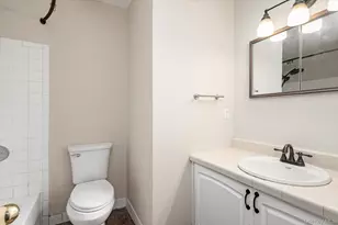 28 Stratford Circle, Farmingdale, NY 11735 - Photo 7