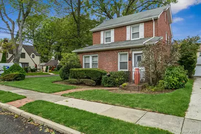 101 W Elder Avenue, Floral Park, NY 11001 - Photo 3