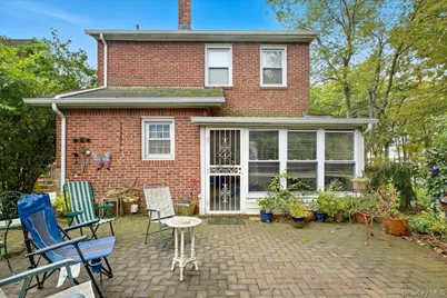 101 W Elder Avenue, Floral Park, NY 11001 - Photo 29