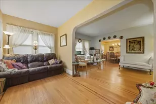 101 W Elder Ave, Floral Park, NY 11001 - Photo 7