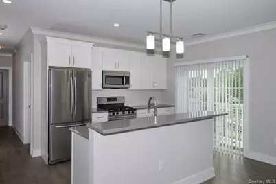 75 Circle Drive #89-212, Central Islip, NY 11722 - Photo 5