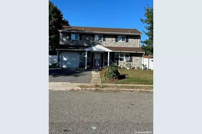 136 Acorn Avenue, Central Islip, NY 11722 - Photo 9