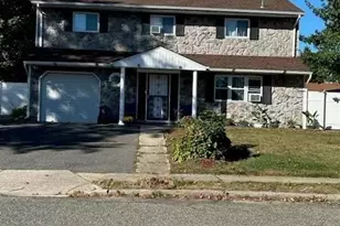 136 Acorn Ave, Central Islip, NY 11722 - Photo 9