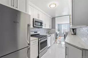 241-20 Northern Blvd, Douglaston, NY 11362 - Photo 11