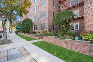 241-20 Northern Blvd, Douglaston, NY 11362 - Photo 29