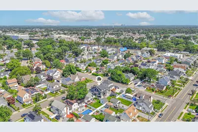 108 Bismark Avenue, Valley Stream, NY 11581 - Photo 9