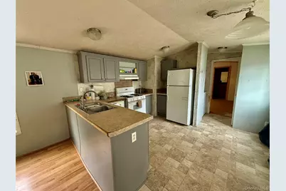 568 Gulliver Terrace, Walden, NY 12586 - Photo 7