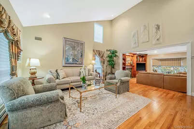 43 Cabriolet Lane, Melville, NY 11747 - Photo 9