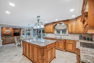 43 Cabriolet Ln, Melville, NY 11747 - Photo 17