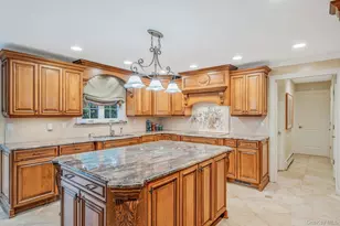 43 Cabriolet Ln, Melville, NY 11747 - Photo 19