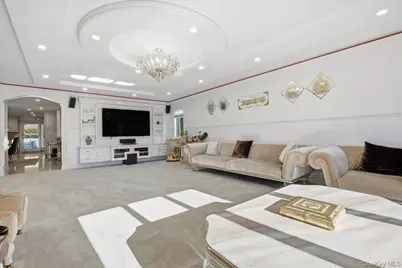 19 8th Street, Hicksville, NY 11801 - Photo 7