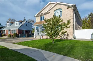 19 8th St, Hicksville, NY 11801 - Photo 3