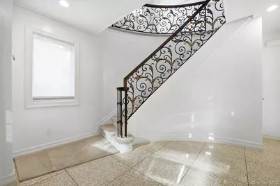 19 8th Street, Hicksville, NY 11801 - Photo 5