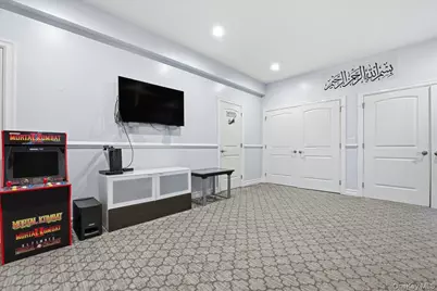 19 8th Street, Hicksville, NY 11801 - Photo 33