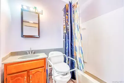 182 Commack Road, Deer Park, NY 11729 - Photo 21