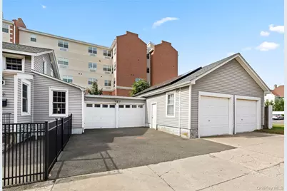 10 Maple Avenue, Patchogue, NY 11772 - Photo 5