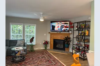 1661 Old Country Road #506, Riverhead, NY 11901 - Photo 7